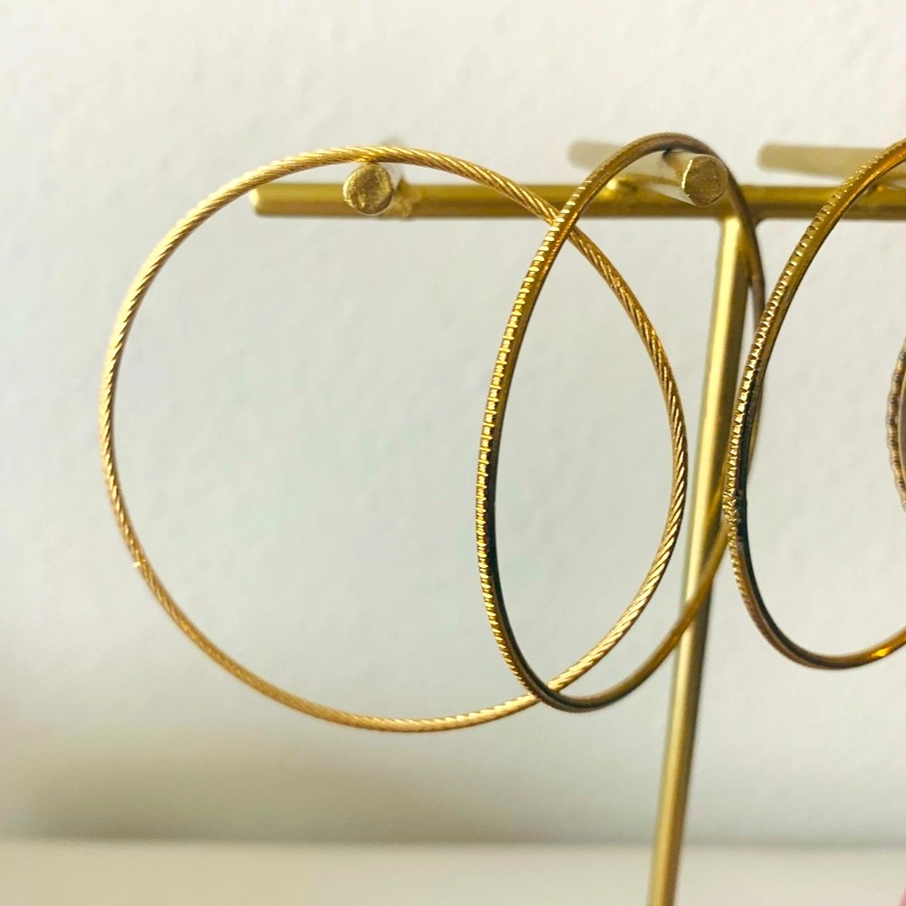 Set of 4 fun faux gold/brass bangles